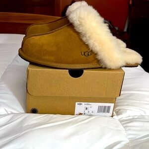 UGG women’s W Scuffette slippers BNIB size 8 color chestnut